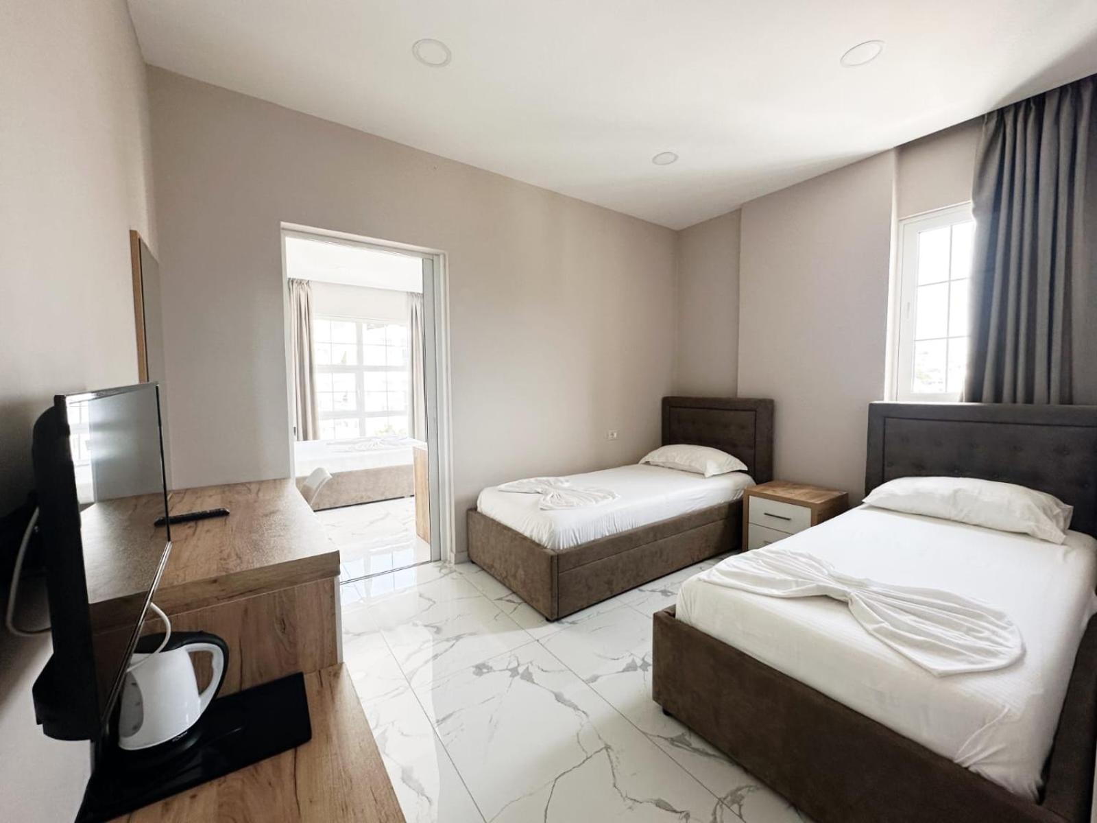Hotel Ioni-An คซามิล ภายนอก รูปภาพ